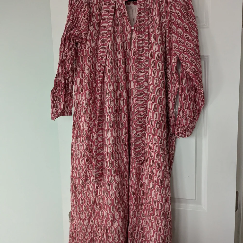 Pink Patterned Caftan - Picture 2 of 3